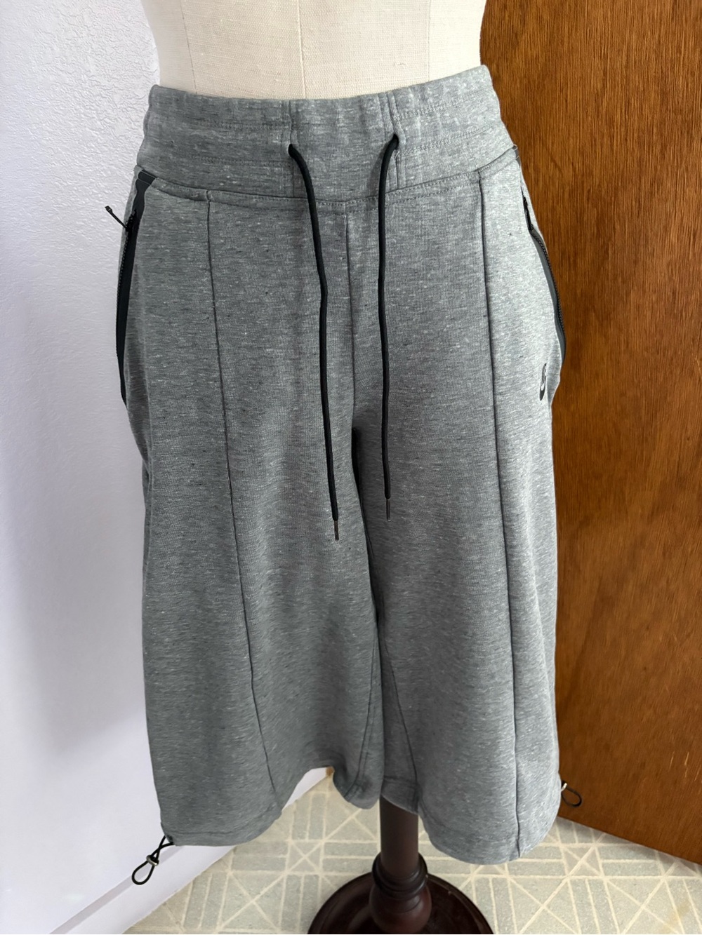 NIKE sz S Tech Fleece Culottes Wide Crop Pants Gray